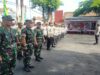 Bersama Tiga Pilar Koramil 0808/01 Sukorejo Melaksanakan PAM Pleno Rekapitulasi penghitungan Suara