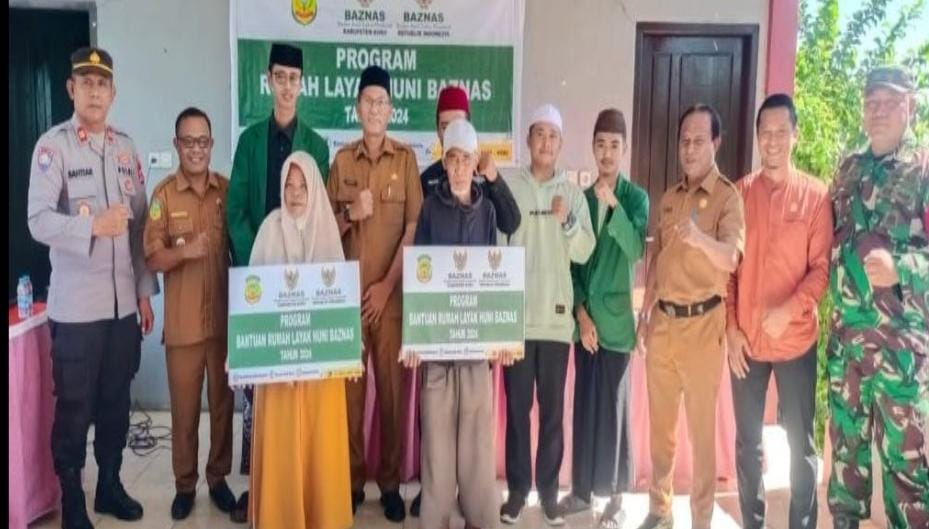 Delapan Rumah Layak Huni Siap di Bangun, Penjabat Bupati Buru Letakkan Batu Pertama