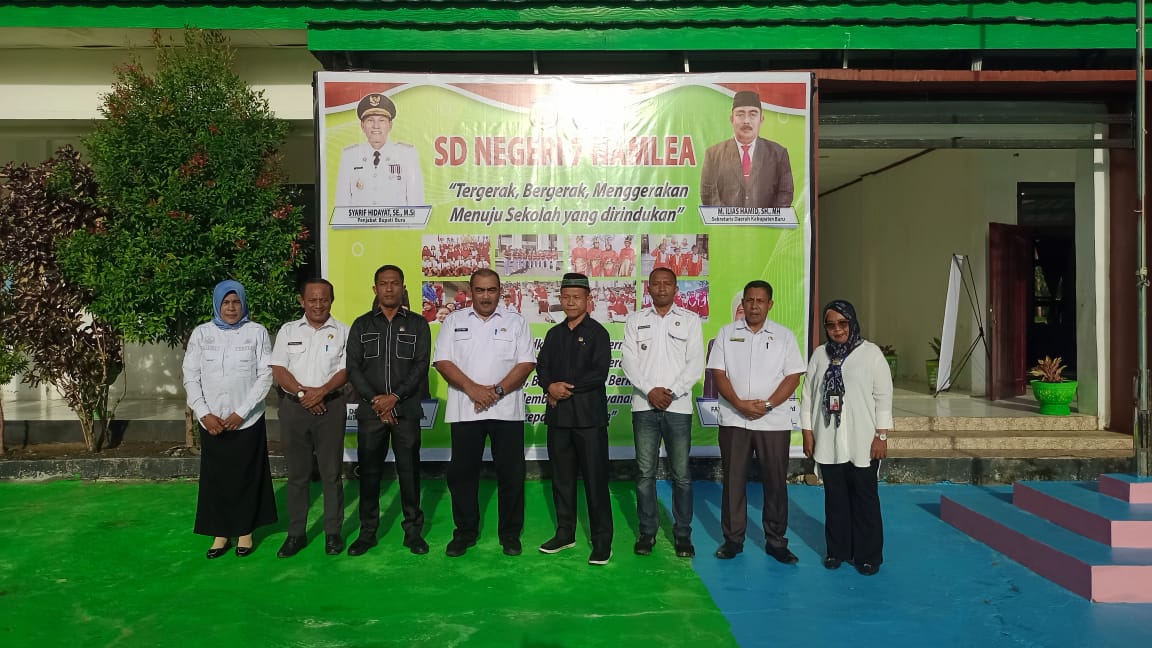 Sekda Buru Buka Ujian Tingkat SD/MI Berbasis Komputer
