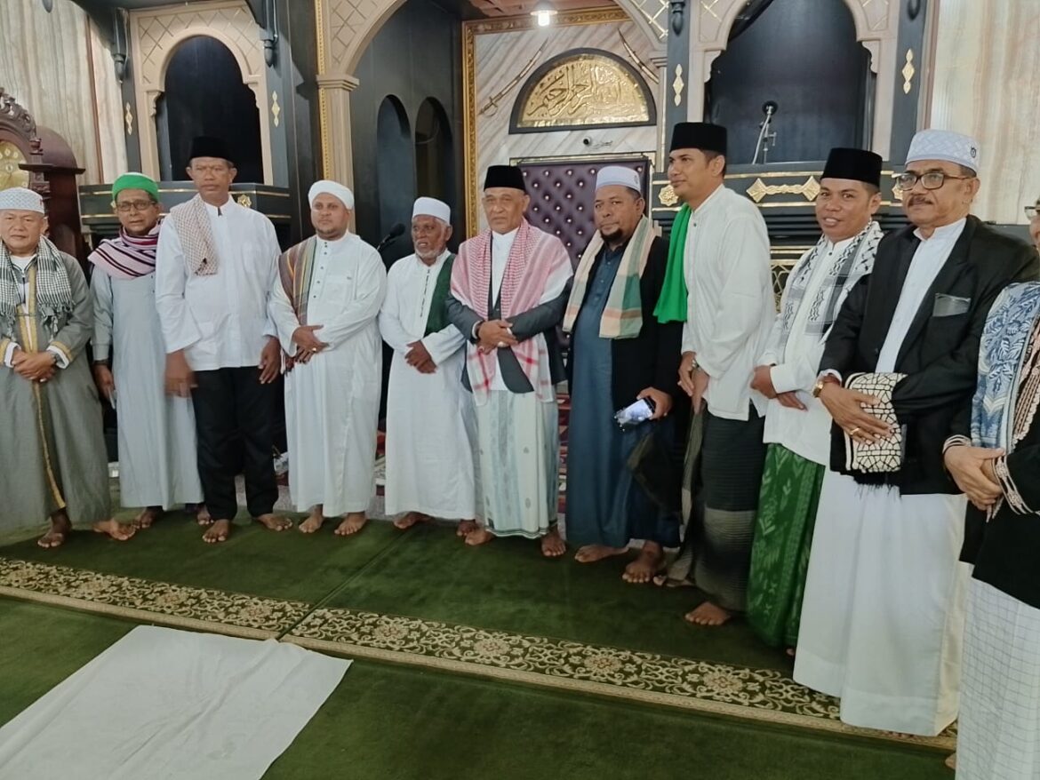 Bupati dan Wakil Bupati Buru Open House Idul Adha di Kediaman Masing – Masing