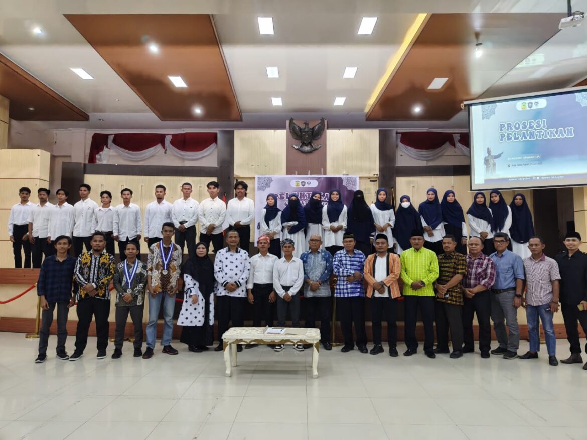 Mewakili Bupati, Asisten II Bidang Ekonomi Hadiri Pelantikan HIPMMAST Cabang Iqra Buru