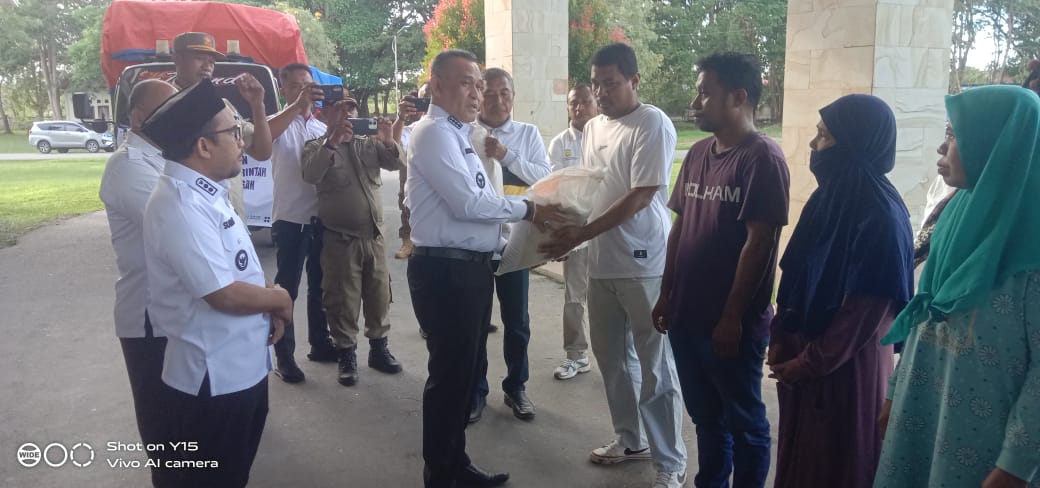 Launching Penyaluran Bantuan Pangan, Bupati Buru Berharap, Bantuan Tepat Sasaran
