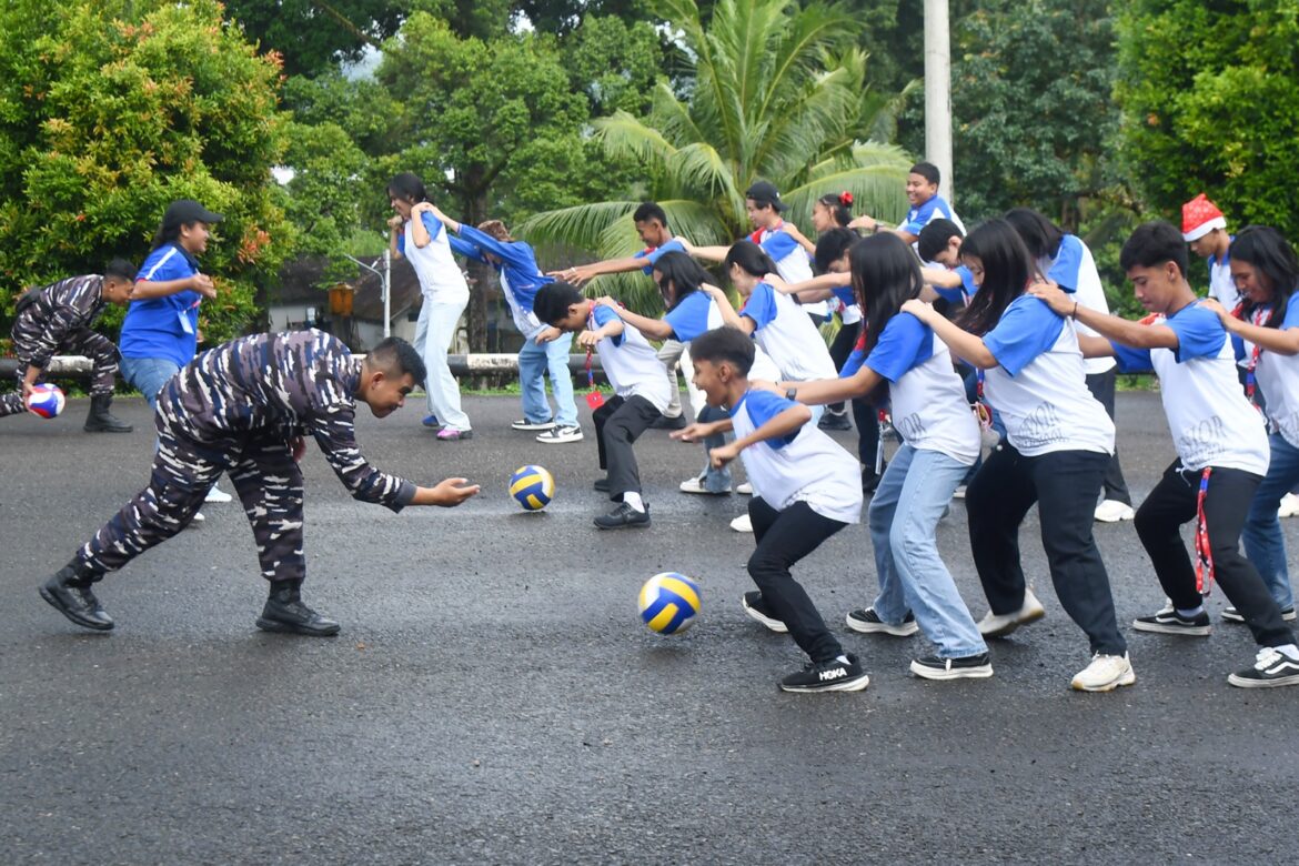 KODAERAL IX TERIMA KUNJUNGAN EDUKATIF SISWA SMP KALAM KUDUS AMBON