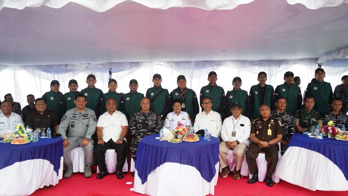 DITENGAH GUYURAN HUJAN, DANKODAERAL IX MELEPAS TIM EKSPEDISI RUPIAH BERDAULAT