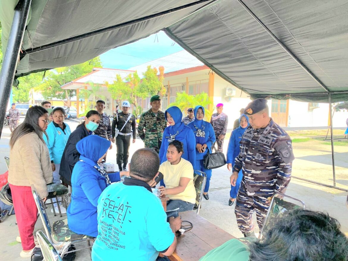 TNI di Aru Gelar Pasar Murah dan Bakti Kesehatan Menyongsong HUT ke – 80 TNI