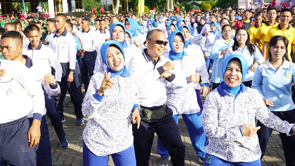 PRAJURIT KODAERAL IX AMBON MERIAHKAN OLAHRAGA BERSAMA SONGSONG HUT TNI KE-80