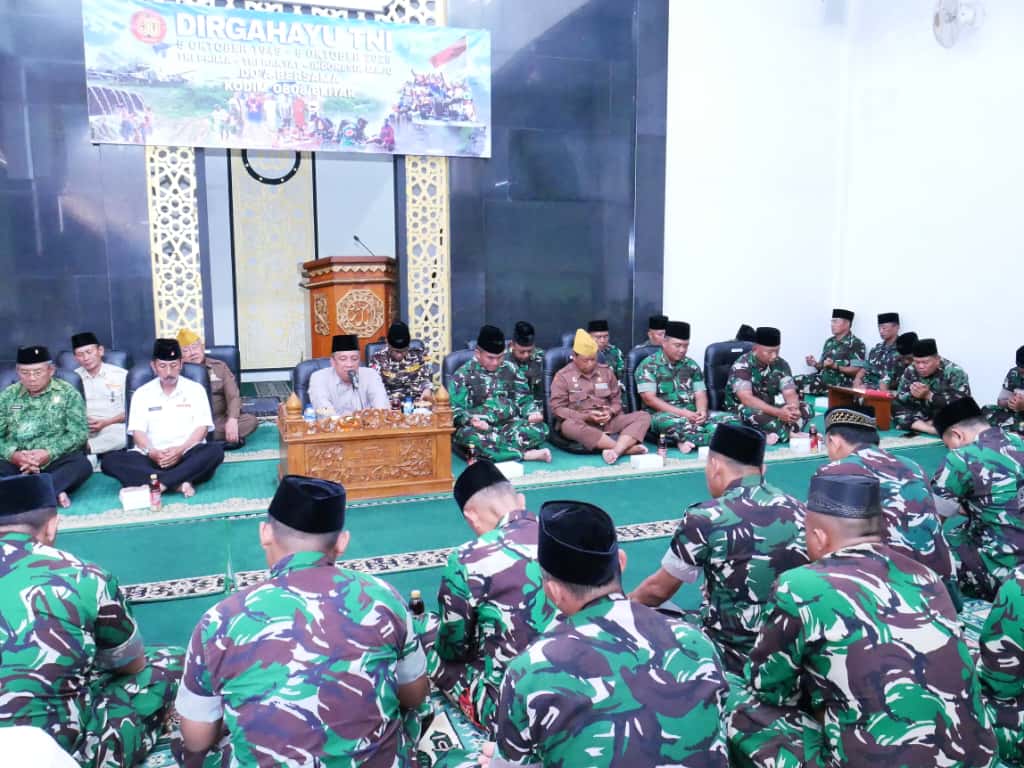 Doa Bersama Di Masjid Al Ikhlas Kodim 0808/Blitar Memperingati HUT Ke 80 TNI Tahun 2025